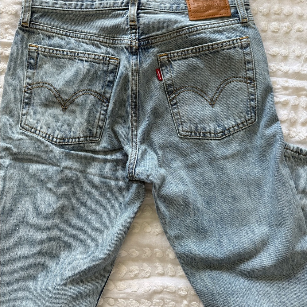Levi's women’s Wedgie Straight jeans in Montgomery Baked color. W26 L26